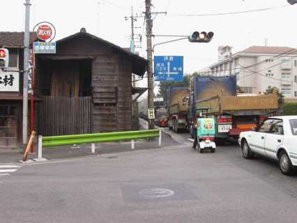 Traffic is heavy on Highway 16 at Midori kaido